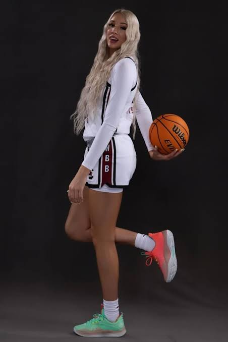 5 Star 🌟 South Carolina Women’s Basketball Forward Chloe Kitts signs amazing multi million deal with Movie 🎥 company as She hits record as most wanted…see more